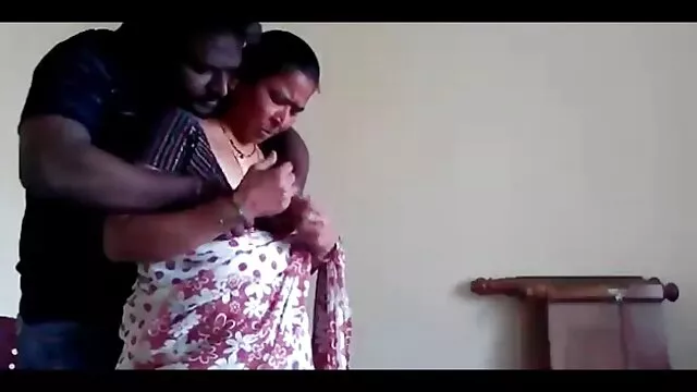 కింకీ నల్లటి జుట్టు గల తెలుగు సెక్స్ వీడియోస్ స్త్రీ తన పుస్సీతో ఆడుకుంటుంది మరియు డీప్‌త్రోట్ బ్లోజాబ్ ఇస్తుంది